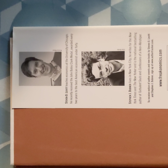 Freakonomics, A Rogue Economist Explores The Hidden Side of Everything, - Picture 3 of 4